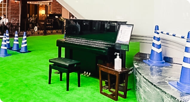 umieセンターストリート　東アトリウムに設置されているストリートピアノ